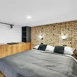 아파트 Designer Loft - Modern & Chic 브라티슬라바