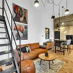 Designer Loft - Modern & Chic