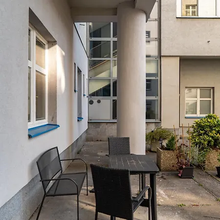 Designer Loft - Modern & Chic *